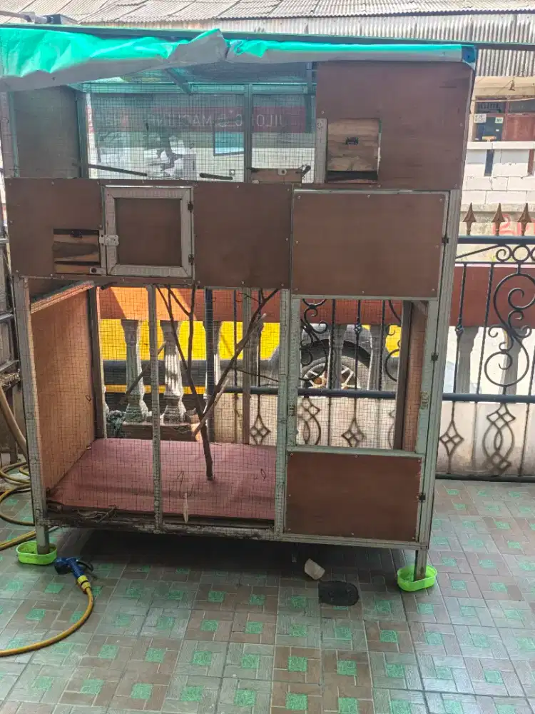 Kandang ternak bekas murai