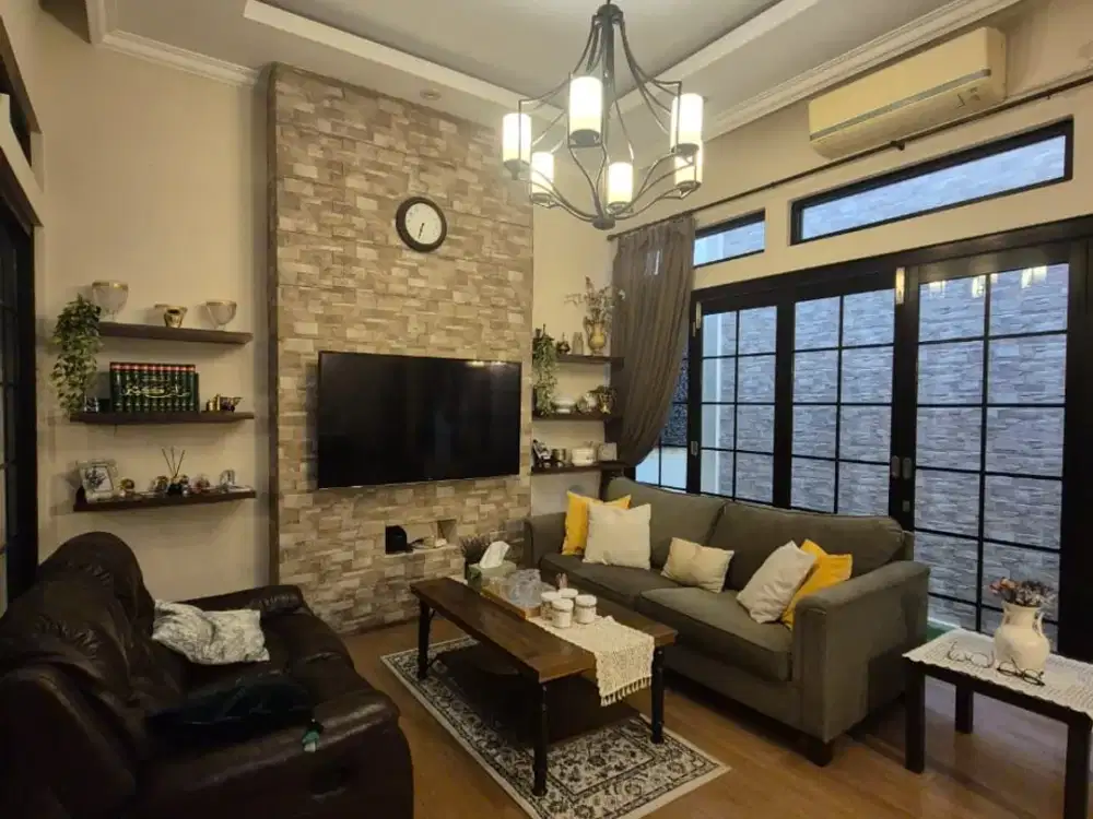 Dijual Cepat Rumah Cantik 2 Lantai Semi Furnished SHM Hadap Timur di BSD Griya Loka