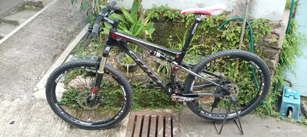 sepeda mtb fullsus SCOTT spark carbon original