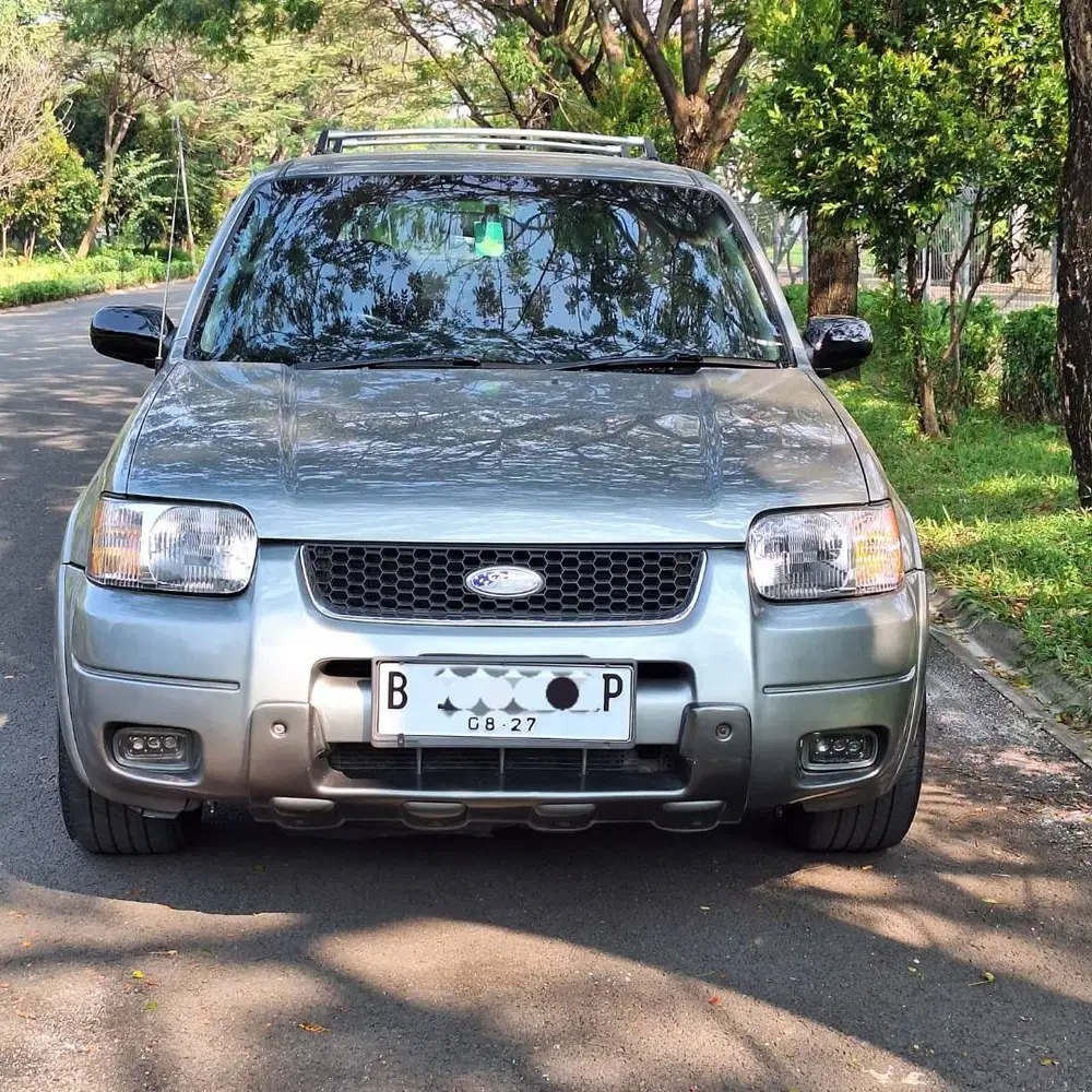DIJUAL CEPAT FORD ESCAPE 2.3 XLT tahun 2004 ISTIMEWA