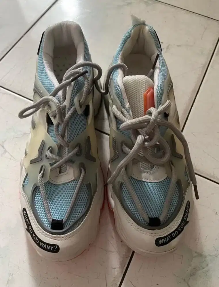 sepatu wanita biru