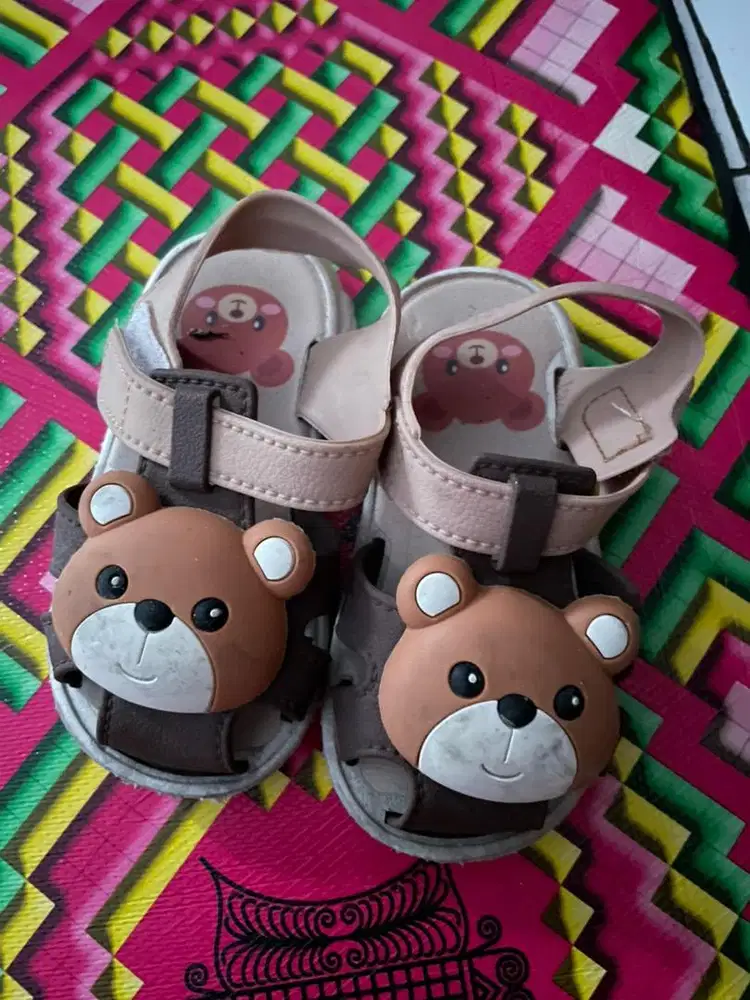 sendal anak beruang