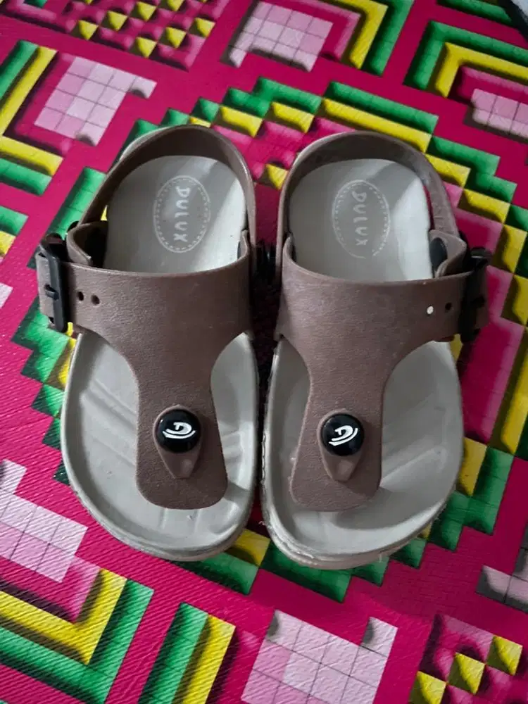 sendal anak coklat