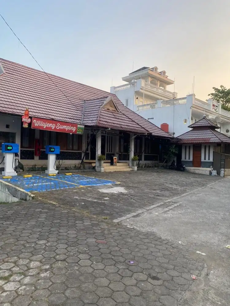 Jual tempat usaha ( rumah makan ) pinggir jalan provinsi
