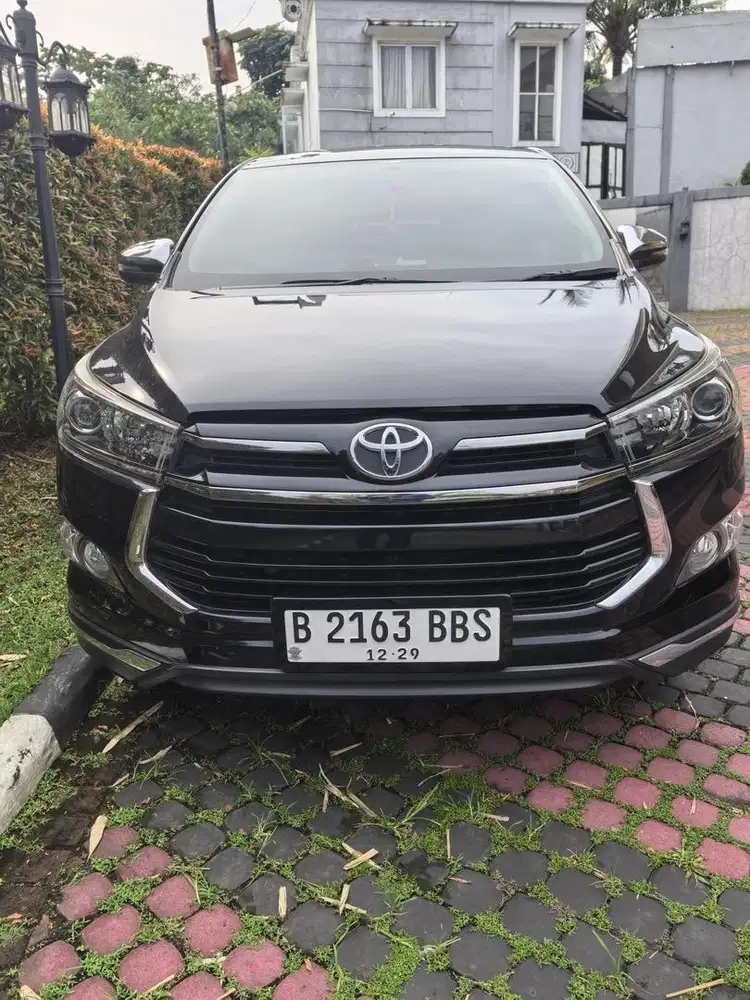 Kijang Innova Venturer Diesel Hitam 2019