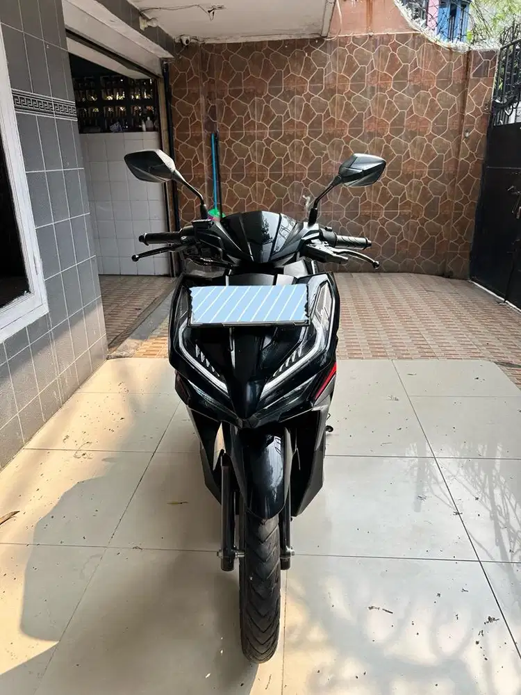 Honda vario cc 125 tahun 2023 warna hitam orisinil