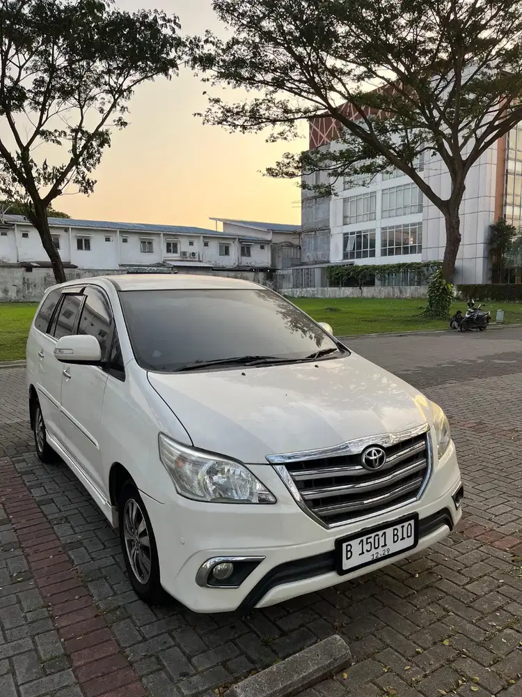 Toyota Kijang Innova 2.0 V AT Bensin 2014 Putih | KM 117.000