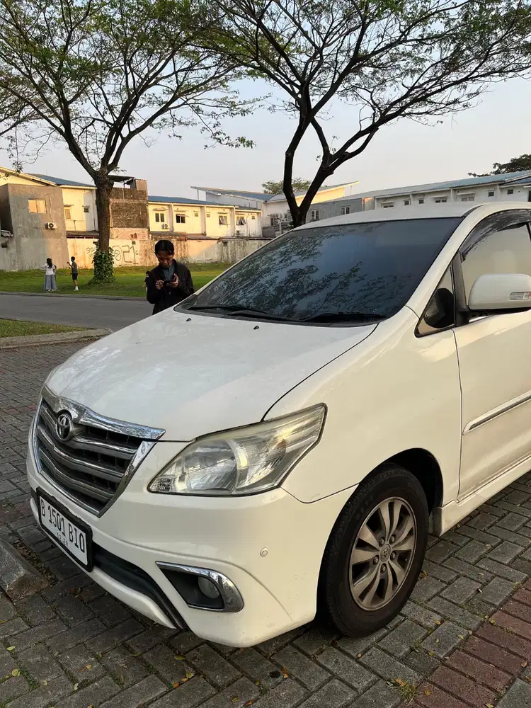 Toyota Kijang Innova 2.0 V AT Bensin 2014 Putih | KM 117.000