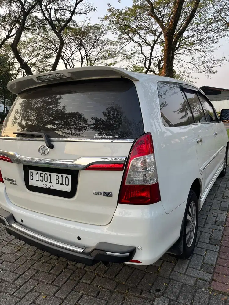 Toyota Kijang Innova 2.0 V AT Bensin 2014 Putih | KM 117.000