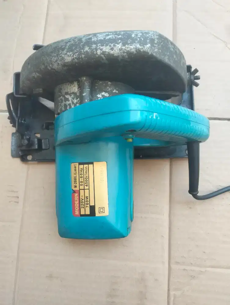 Mesin gergaji sirkular merk modern tipe M-2600L Kondisi normal semua