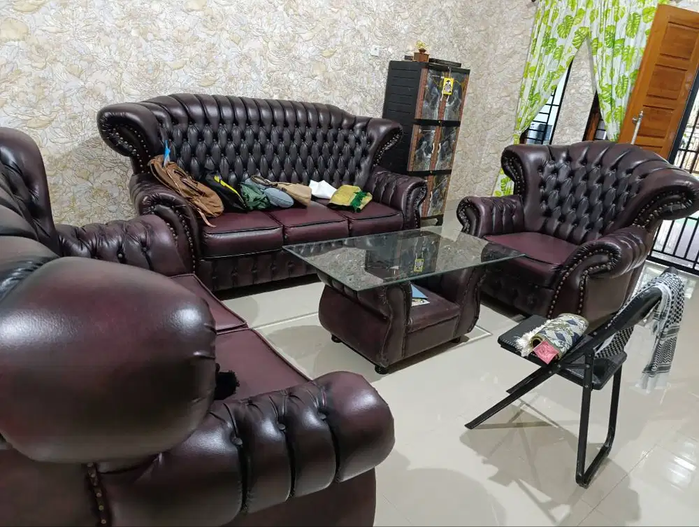 Dijual satu set kursi tamu