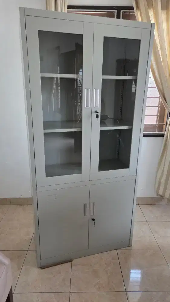 Lemari dokumen besi