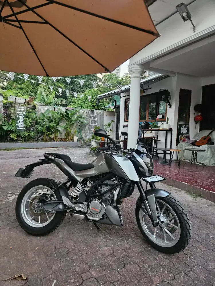 KTM DUKE 200 SILVER