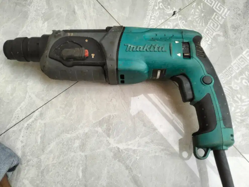 Mesin bor beton tipe Rotary hammer makita HR2470 kondisi masih normal