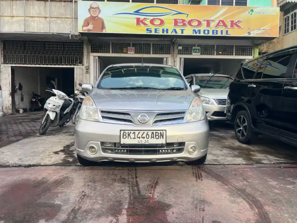Nissan Grand livina XV matic 2012