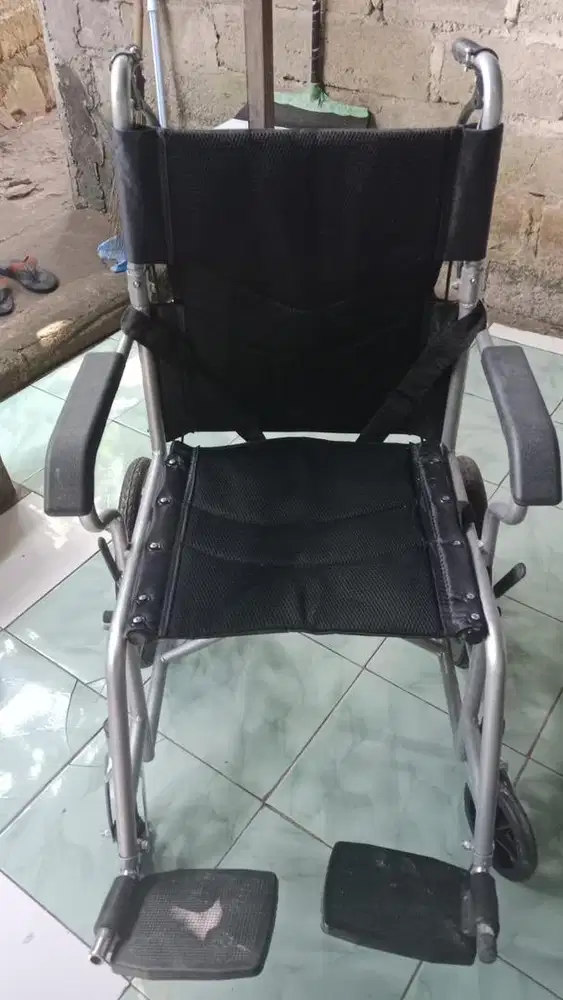 kursi roda lipat bekas kondisi sangat baik