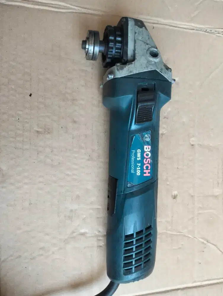 Mesin gerinda tangan Bosch GWS 7 -100 kondisi di jamin masih normal