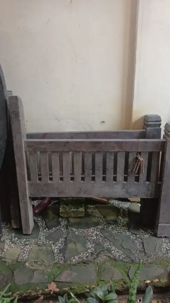 Dijul tempat tidur jati minimalis no 3