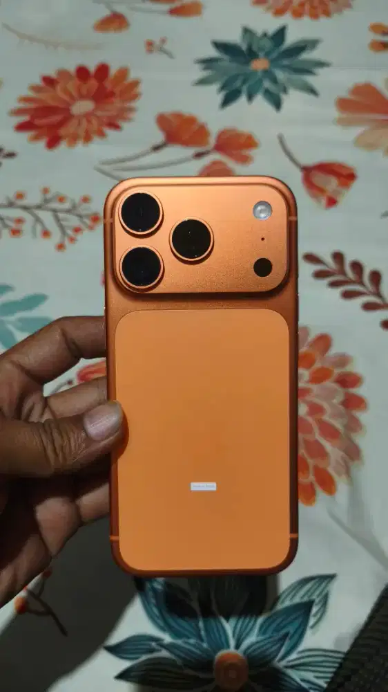 iPhone 17 pro orange