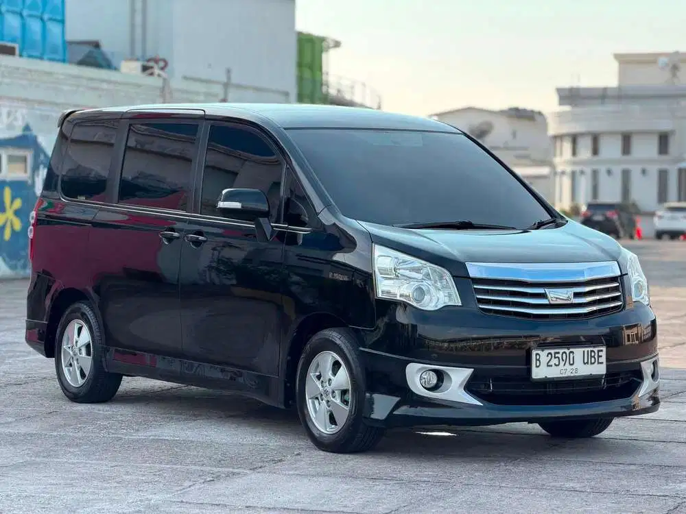 Toyota Nav1 V AT Tahun 2013