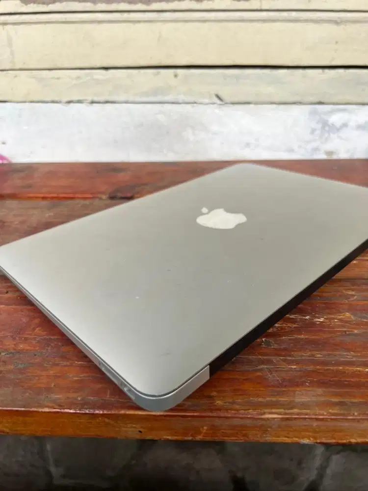 MACBOOK AIR 11 INCH 2015 MULUS LIKE NEW NOMINUS RAM 4 SSD 128GB