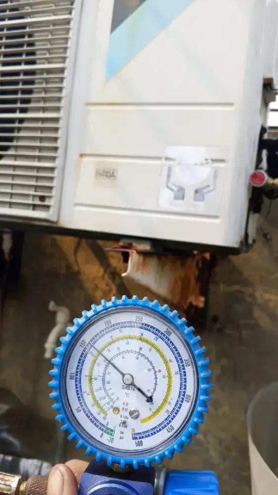 servis ac cuci ac bongkar pasang ac isi freon tambah freon
