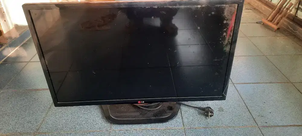 Tv 32 inch merek LG