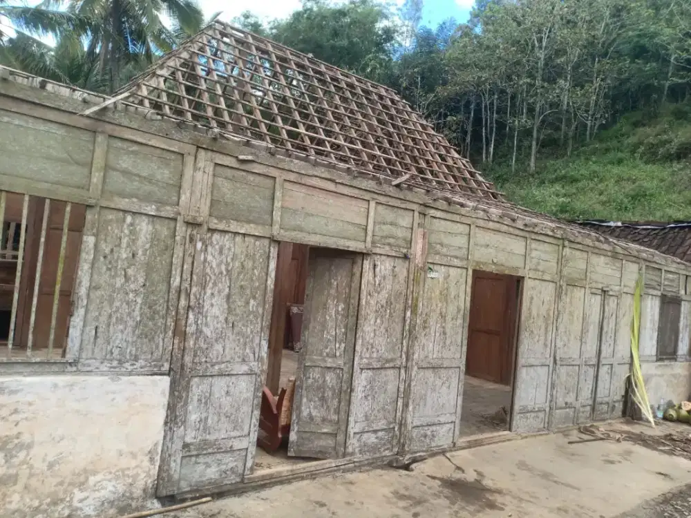 Limasan kayu jati siap pindah