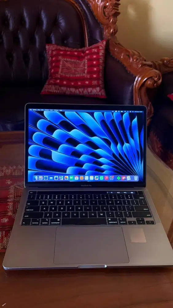 Macbook Pro Touchbar 2020 intel i5 8/256 second