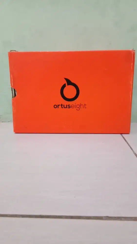 Sepatu futsal ortuseight