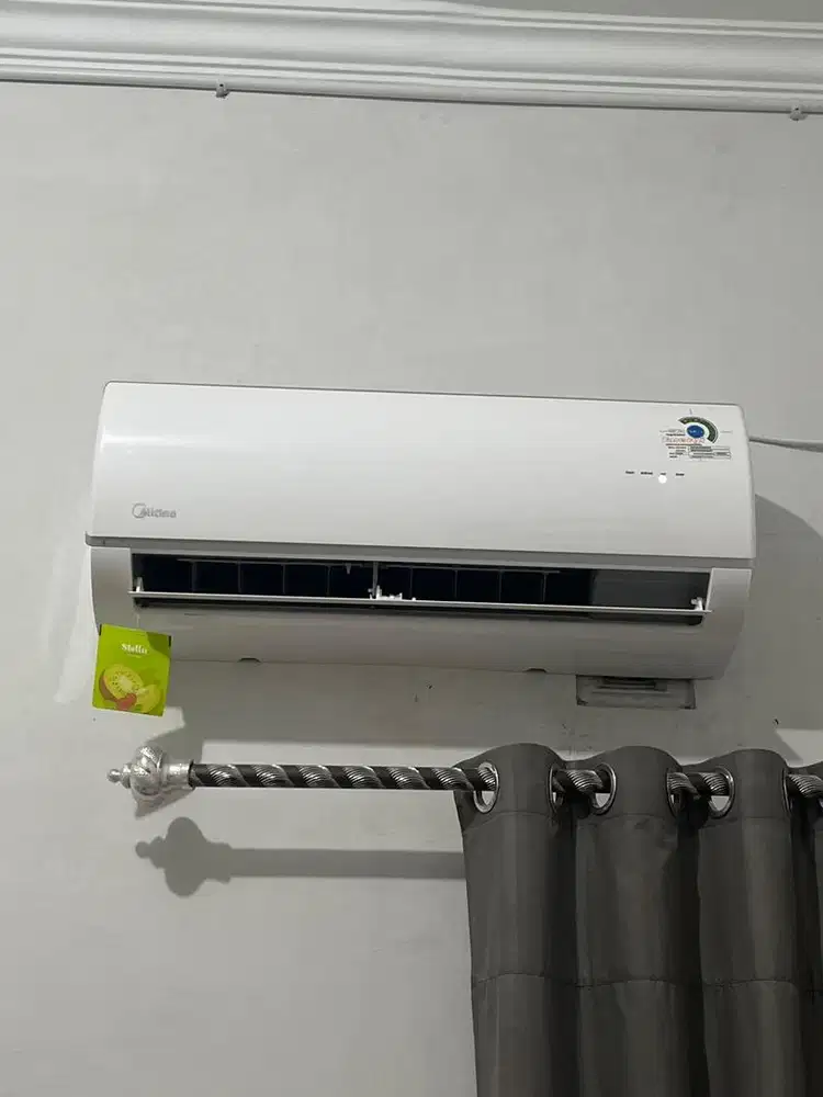 Dijual ace merk midea 1/2pk, masih mulus 4 bulan pemakaian