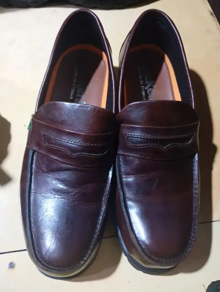 Sepatu pantofel ukuran 42 mulus