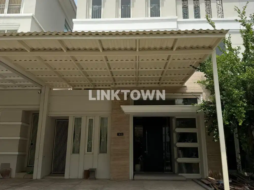 Full Furnish Siap Huni Rumah 3 Lantai di Pakuwon Indah