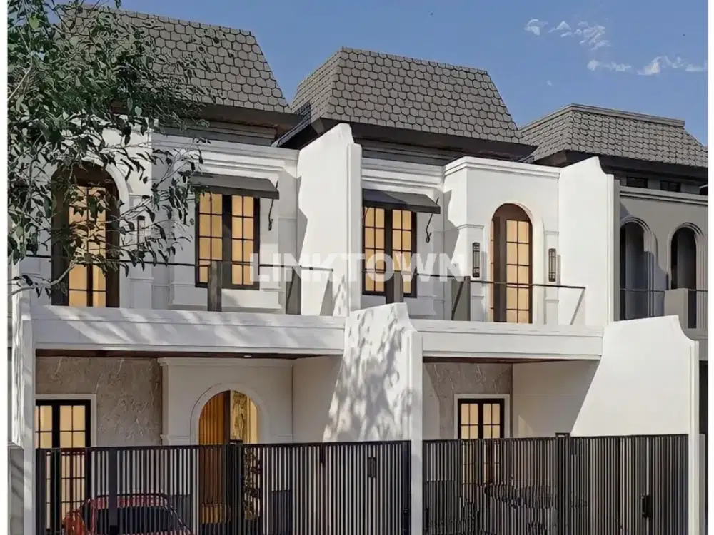 2 Unit Jejer Rumah Baru Gress Bergaya American di Manyar Tirtosari