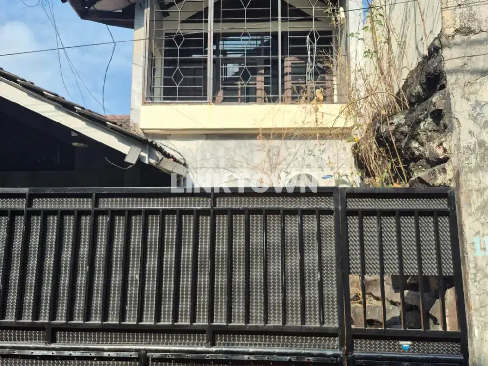 Semifurnish Siap Huni Rumah 2.5 Lantai di Bukit Kumala Semarang