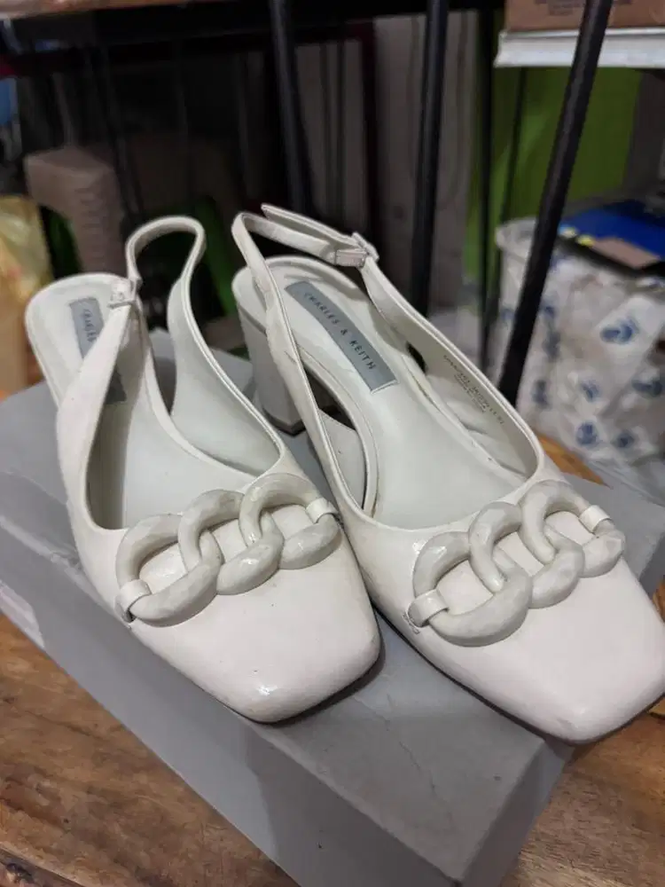 Sepatu charlesh n keith ori