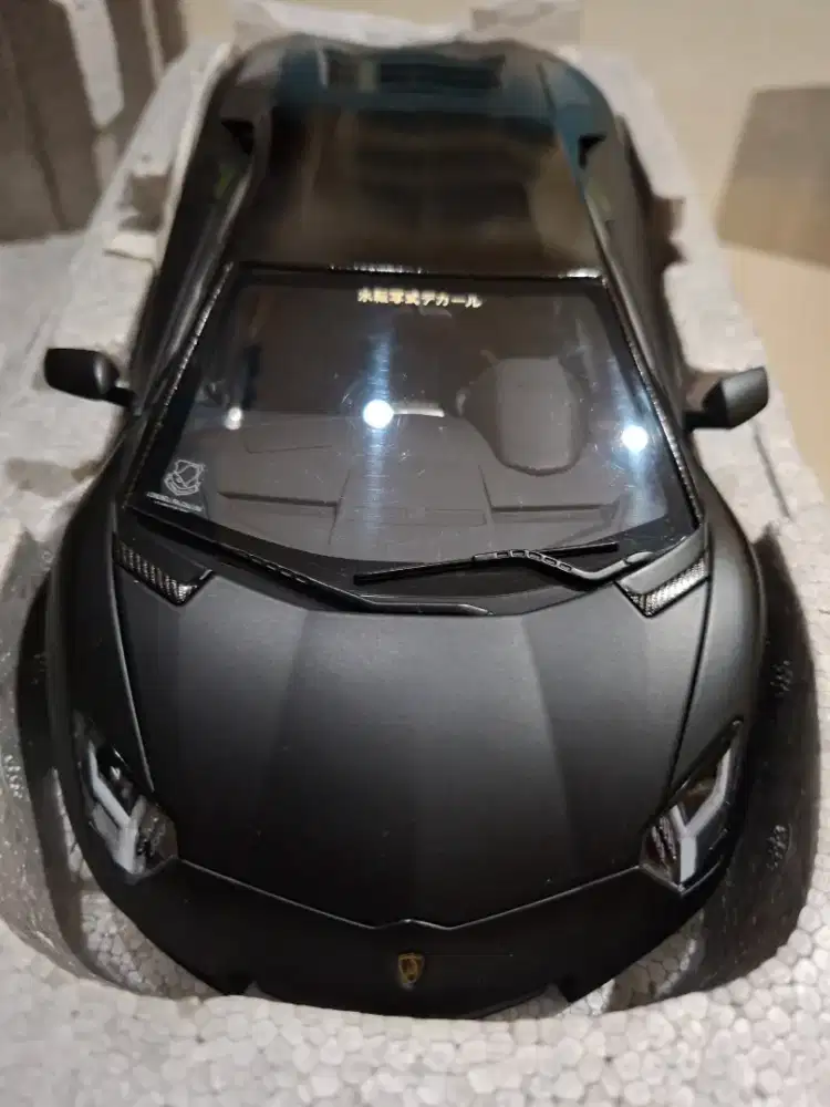 Auutoart aventador LP700 hitam (black) skala 1:18