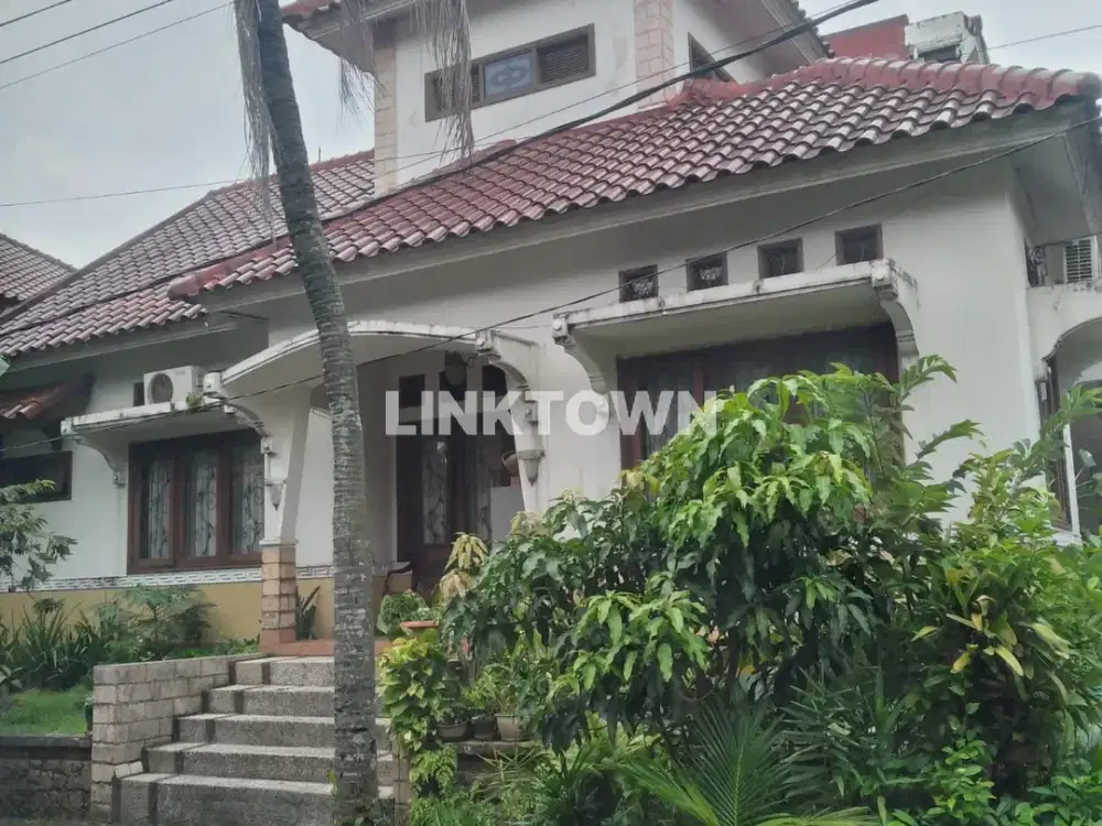 Rumah Dengan Halaman Luas di Depok