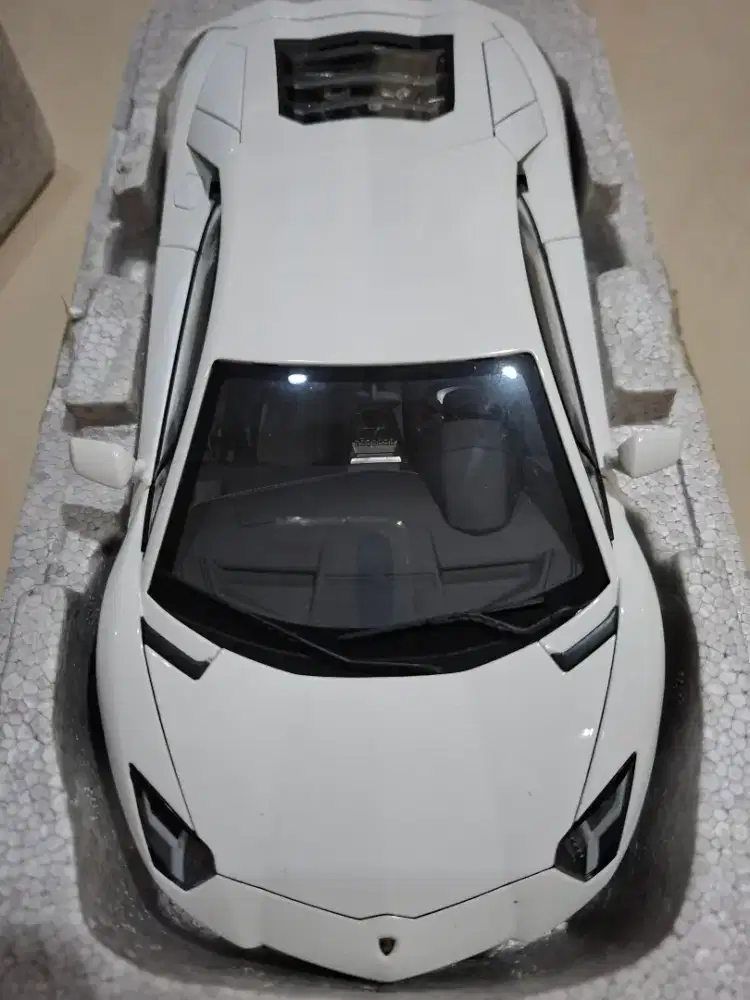 Autoar aventador LP700 white skala 1:18