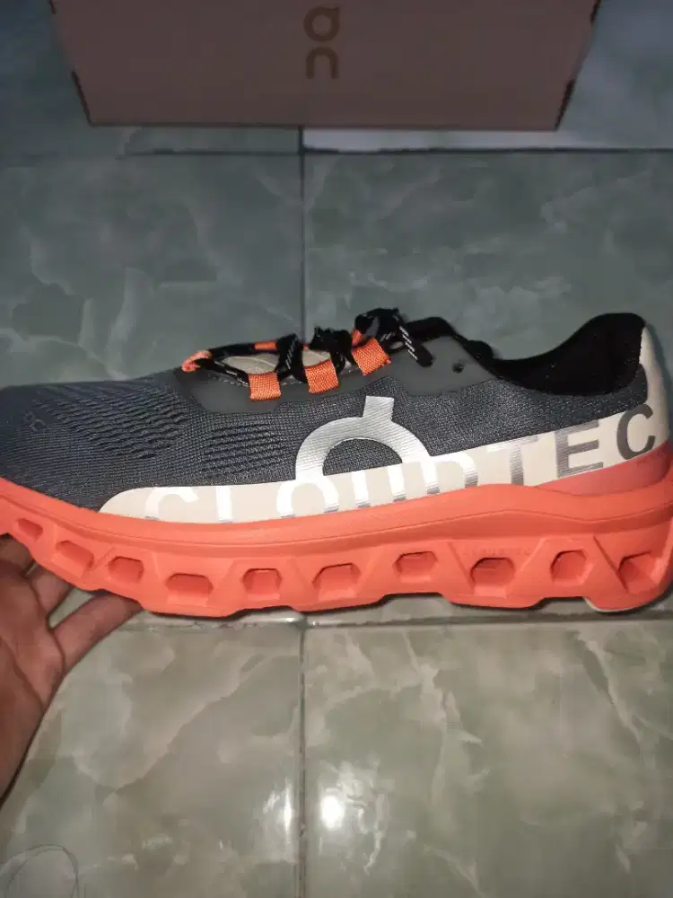 Di Jual Sepatu On Cloudeclipse 'Eclipse Turmeric'