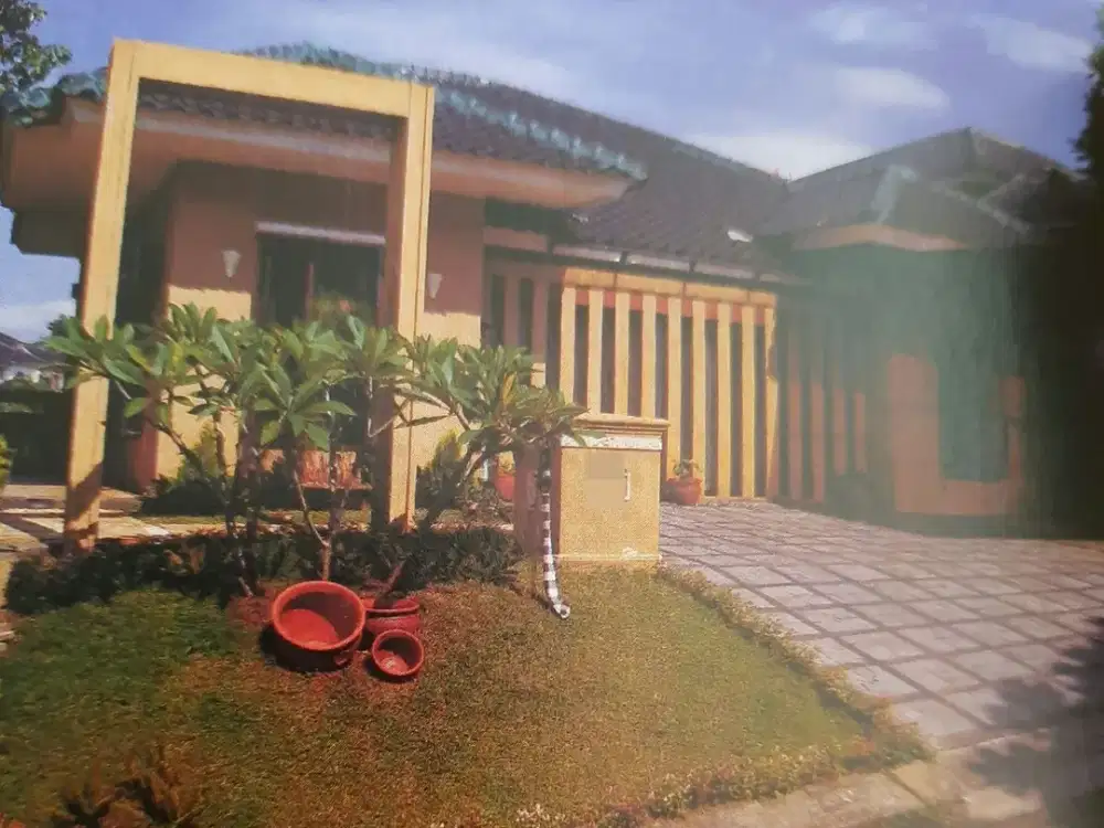 Dijual Rumah Mewah di Sentul City Cluster Mediteranian Golf Hijau