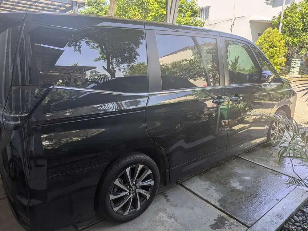 Toyota Voxy 2023 Bensin