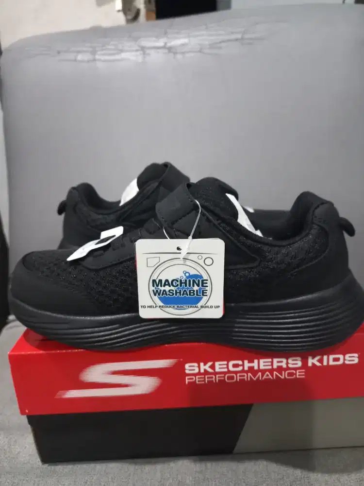 Sepatu sekolah anak skechers