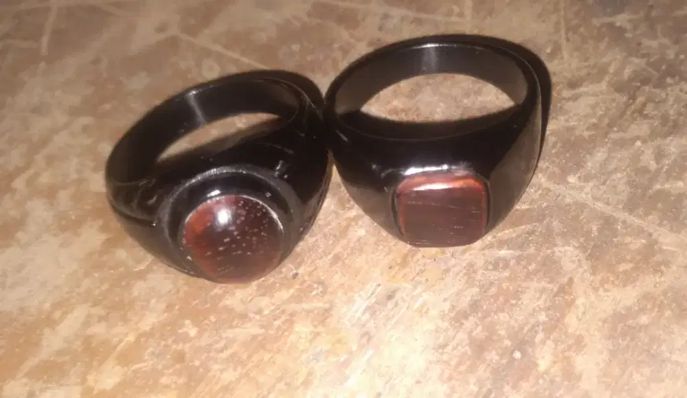 Cincin wunglen merah