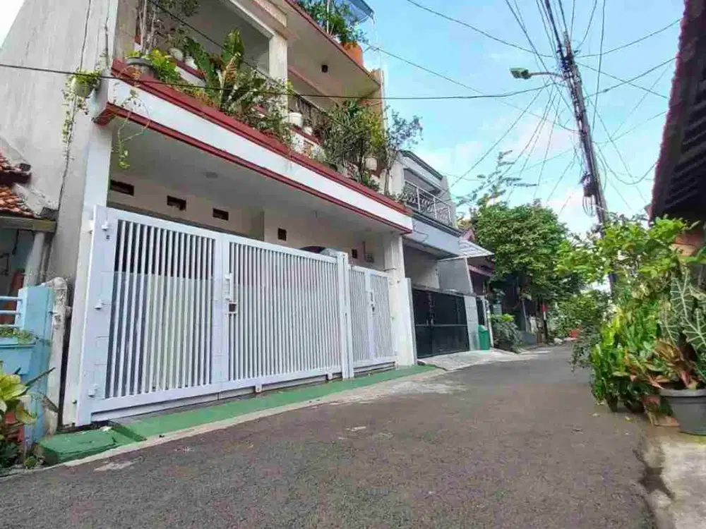 rumah 3 lantai siap huni harga murah dibawah pasar, bebas banjir, semi furnished di komplek abadi, pondok bambu, duren sawit, jakarta timur