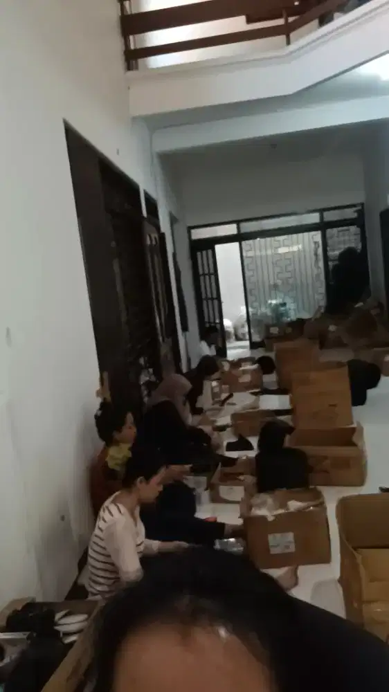 Dibutuhkan staff packing paket jualan online