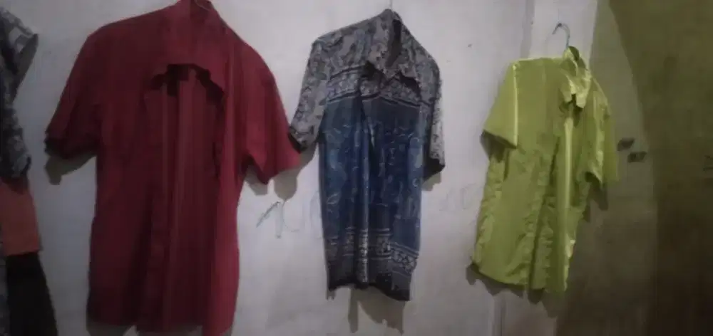 Di jual semua model dan warna dan macam baju kemeja 15 buah murah aja
