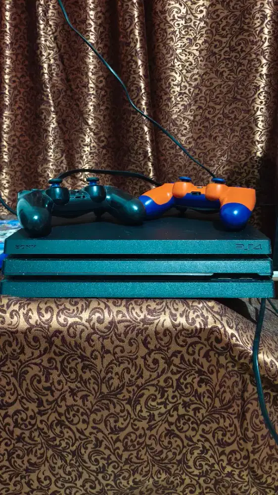 PS4 pro ofw 500gb free games