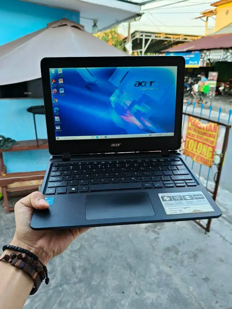 Acer Aspire ES1-132 RAM 4GB | HDD 500GB Laptop murah buat belajar