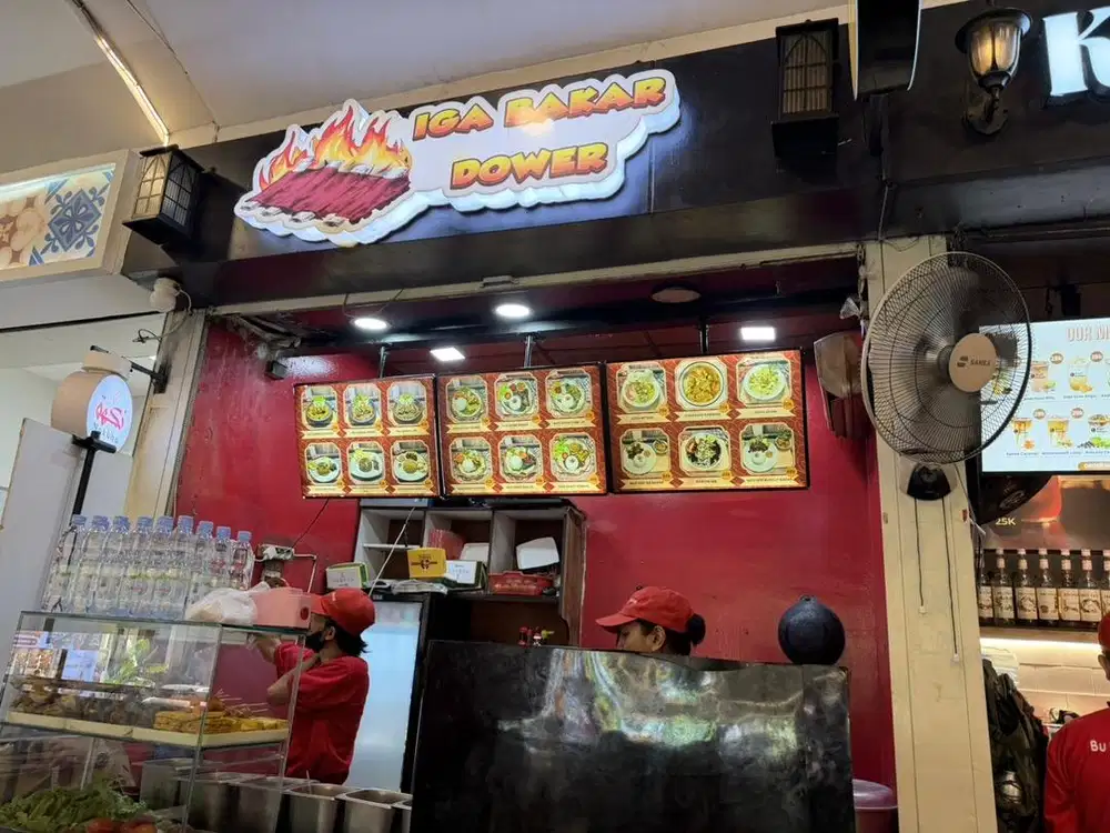 Crew kitchen merangkap waiter
